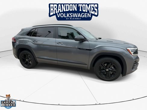 Used 2025 Volkswagen Atlas Cross Sport SEL R-Line AWD/4WD image 10