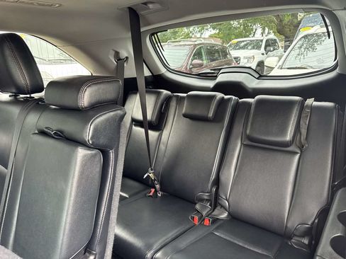 Used 2017 Toyota Highlander XLE w/ Carpet Mat Package AWD/4WD image 22