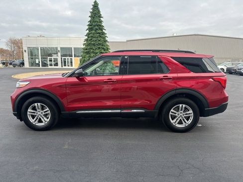 Used 2022 Ford Explorer XLT w/ Equipment Group 202A image 4
