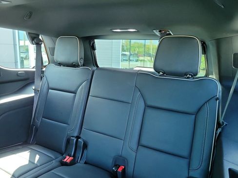Used 2023 GMC Yukon SLT w/ SLT Premium Package AWD/4WD image 15