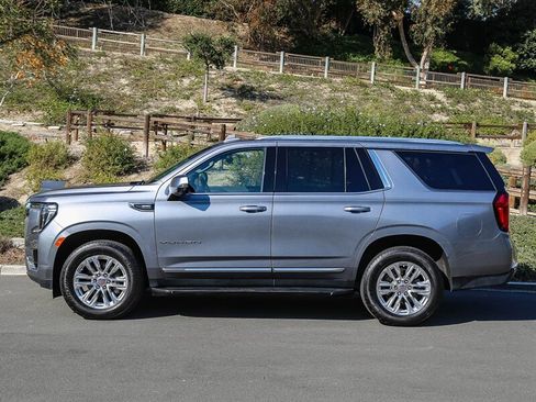 Used 2022 GMC Yukon SLT w/ SLT Premium Package image 3