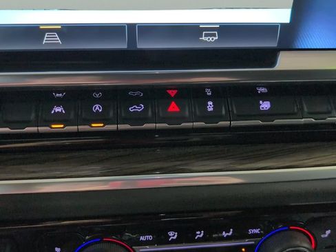 Used 2022 Chevrolet Silverado 1500 LT w/ Protection Package AWD/4WD image 14