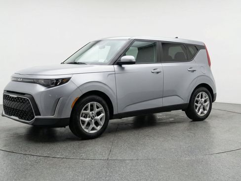 Used 2025 Kia Soul LX w/ LX Technology Package FWD image 3