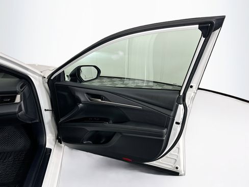 Used 2025 Toyota Camry SE image 29