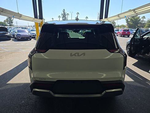 Used 2024 Kia EV9 Light Long Range RWD image 5