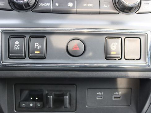 Certified 2022 Nissan Titan SV w/ SV Convenience Package image 21