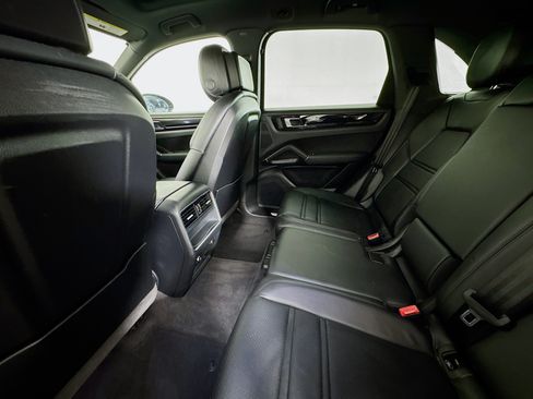 Used 2023 Porsche Cayenne AWD/4WD image 22