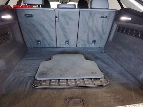 Used 2019 Audi Q8 Prestige image 9