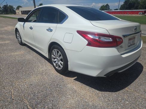 Used 2017 Nissan Altima 2.5 S w/ Power Driver Seat Package FWD image 11