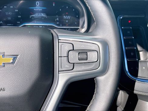 Used 2023 Chevrolet Suburban Premier image 24