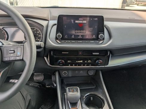 Used 2023 Nissan Rogue SV AWD/4WD image 3