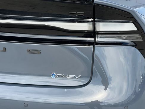 Used 2026 Toyota Prius Plug-In Hybrid FWD image 21