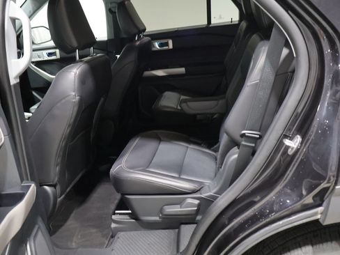 Used 2024 Ford Explorer Limited w/ Equipment Group 301A AWD/4WD image 17