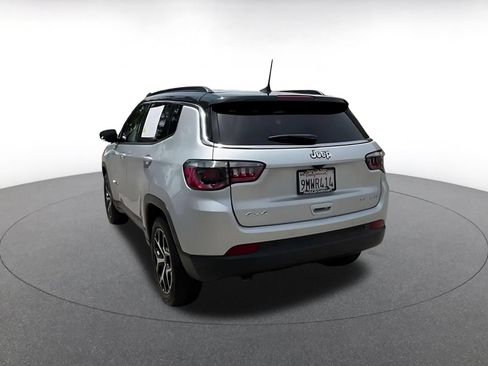 Used 2025 Jeep Compass Limited AWD/4WD image 11