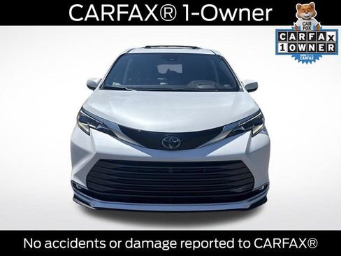 Used 2023 Toyota Sienna Platinum AWD/4WD image 2