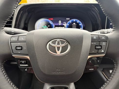 Used 2025 Toyota Crown Signia image 26