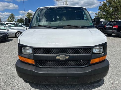 Used 2017 Chevrolet Express 2500 image 4