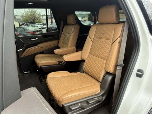 Used 2021 Cadillac Escalade Premium Luxury image 7