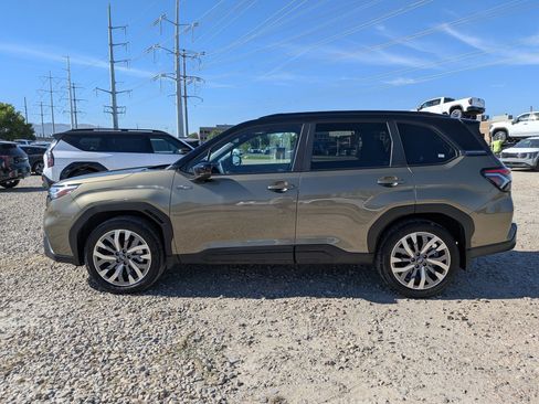 Used 2025 Subaru Forester Touring w/ Touring Package AWD/4WD image 3