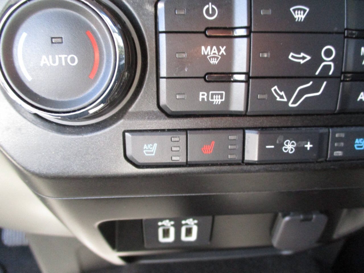 Used 2019 Ford F350 Lariat w/ Camper Package AWD/4WD image 17