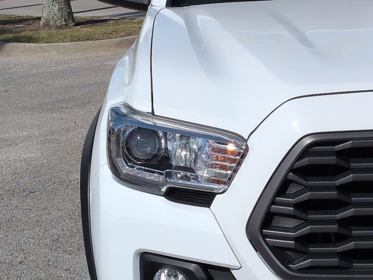 Used 2022 Toyota Tacoma TRD Off-Road RWD image 9