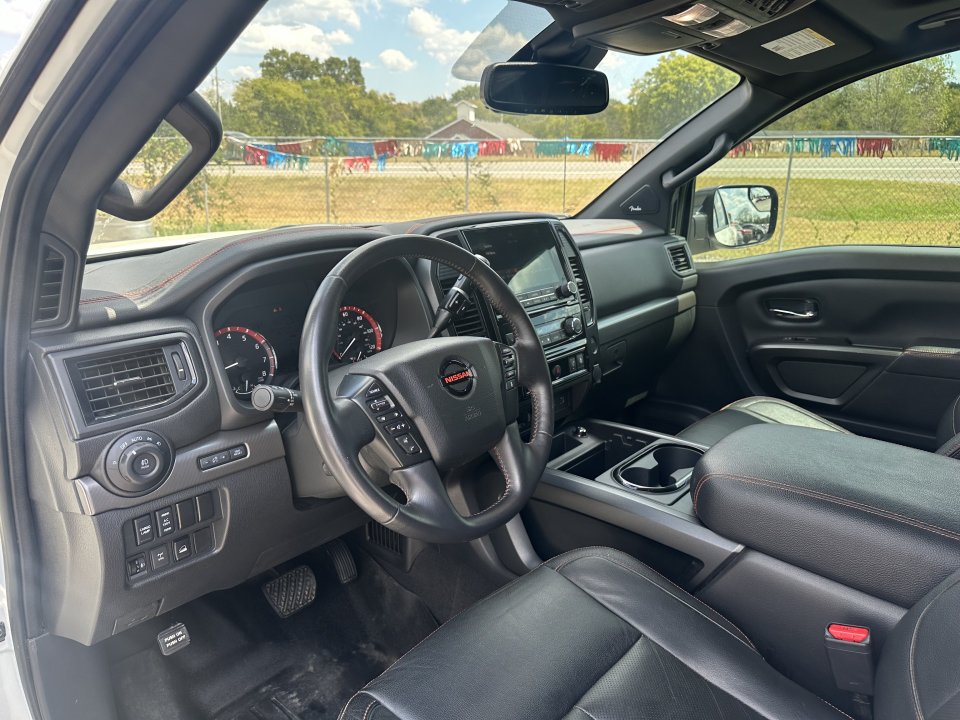 Used 2020 Nissan Titan PRO-4X w/ Pro-4x Convenience Package AWD/4WD image 9