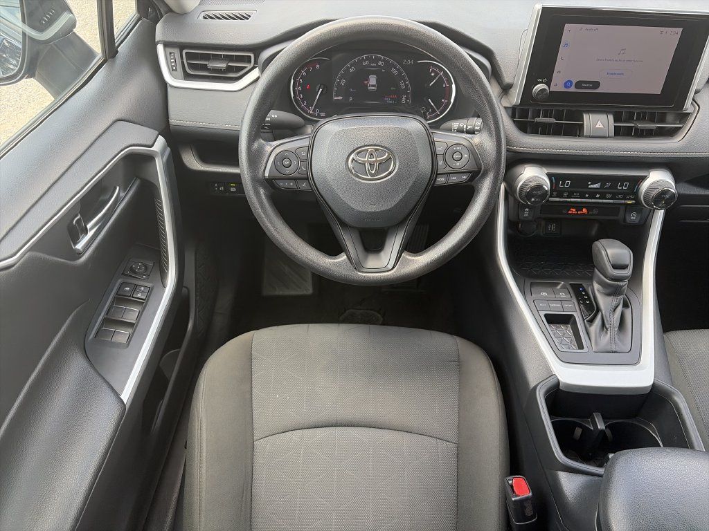 Used 2025 Toyota RAV4 XLE FWD image 14