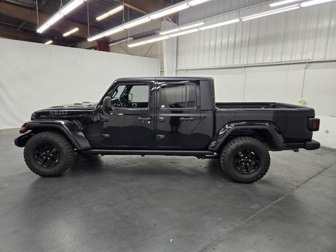 Used 2022 Jeep Gladiator Sport AWD/4WD image 2