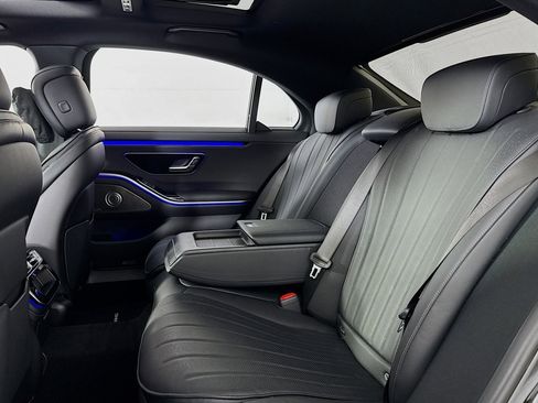 Certified 2023 Mercedes-Benz S 500 4MATIC image 8
