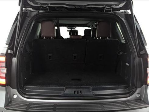 Used 2024 Ford Expedition Limited image 17