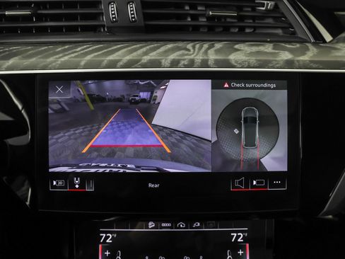 Used 2022 Audi e-tron Premium w/ Convenience Plus Package image 8