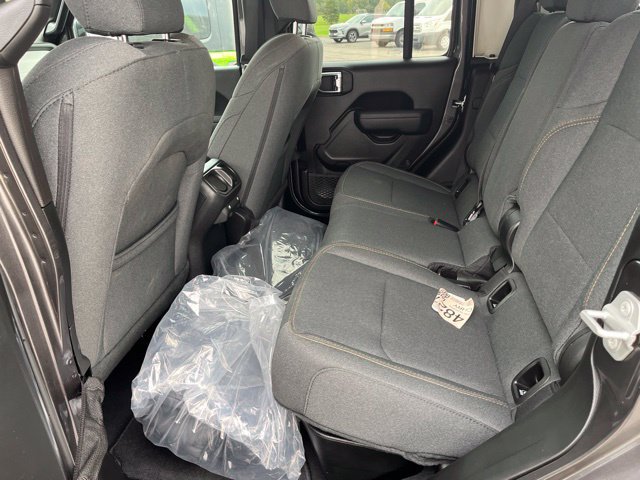 Used 2025 Jeep Gladiator Sport AWD/4WD image 6