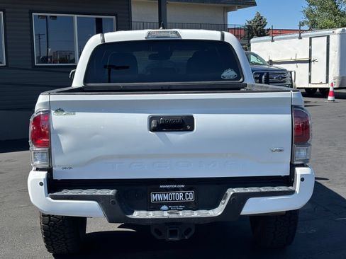 Used 2023 Toyota Tacoma TRD Off-Road w/ Technology Package AWD/4WD image 9