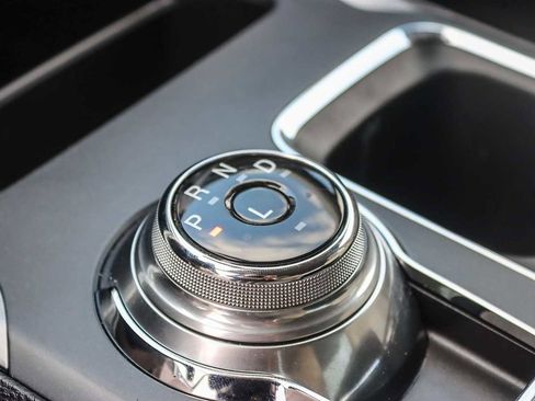 Used 2020 Ford Fusion SE image 18