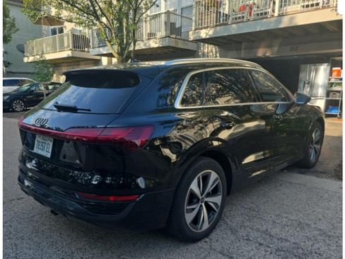 Used 2024 Audi Q8 e-tron Premium Plus AWD/4WD image 3