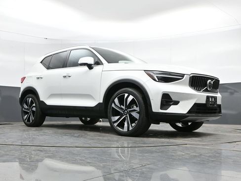 Used 2023 Volvo XC40 B5 Ultimate w/ Climate Package AWD/4WD image 43