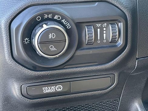 Used 2020 Jeep Gladiator Overland image 17