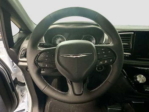 New 2026 Chrysler Pacifica Select w/ S Appearance Package image 12