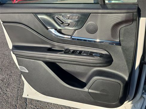 New 2026 Lincoln Corsair Reserve w/ Jet Appearance Package FWD image 14