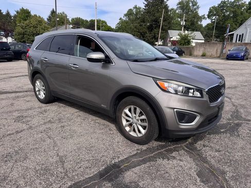 Used 2017 Kia Sorento AWD w/ LX Convenience Package image 3