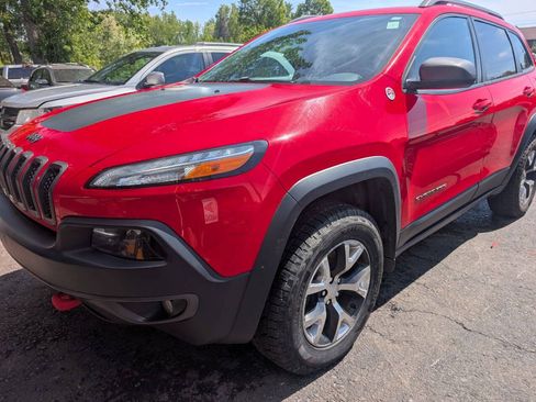 Used 2017 Jeep Cherokee Trailhawk AWD/4WD image 3