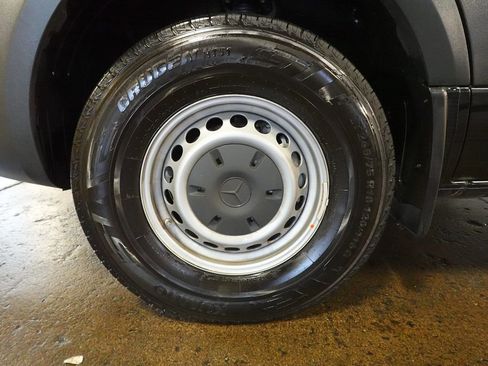 Used 2025 Mercedes-Benz Sprinter 2500 image 28