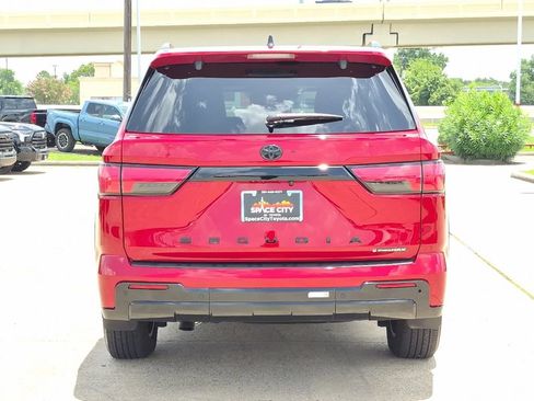 Certified 2025 Toyota Sequoia Platinum AWD/4WD image 5