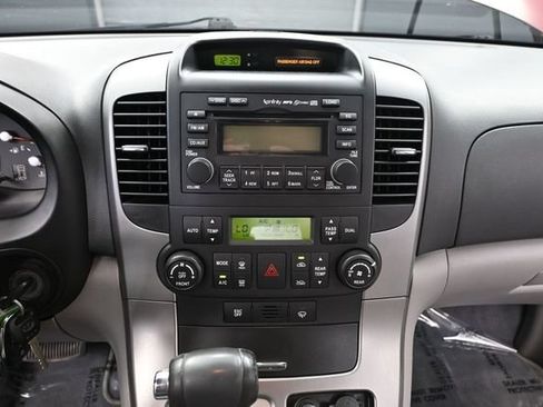 Used 2008 Hyundai Entourage GLS FWD image 27