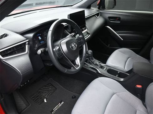 Certified 2024 Toyota Corolla Cross SE image 18