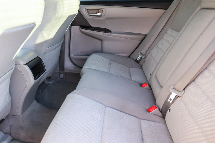 Used 2015 Toyota Camry LE FWD image 18