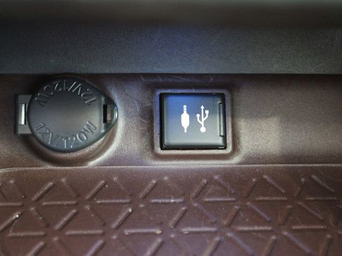 Used 2019 Toyota RAV4 Limited w/ Carpet Mat Package image 19