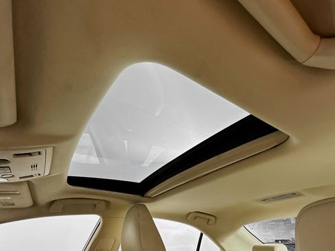 Used 2016 Lexus IS 200t image 25