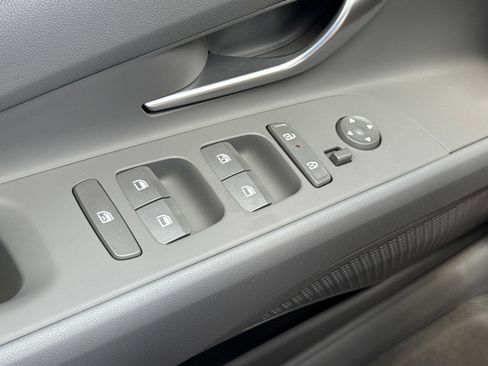 New 2026 Hyundai Elantra SEL Sport FWD image 16