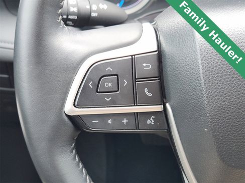 Used 2024 Toyota Highlander XLE image 29